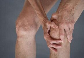 Auto-massage du genou avec arthrose